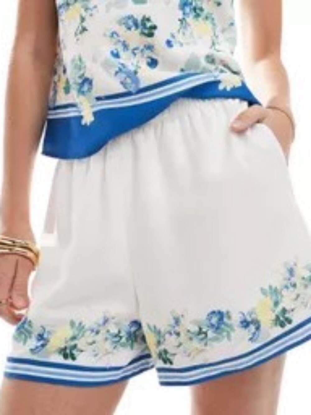 NEW Abercrombe&Fitch Floral Border White Elastic-Waist Women’s Shorts Sz L